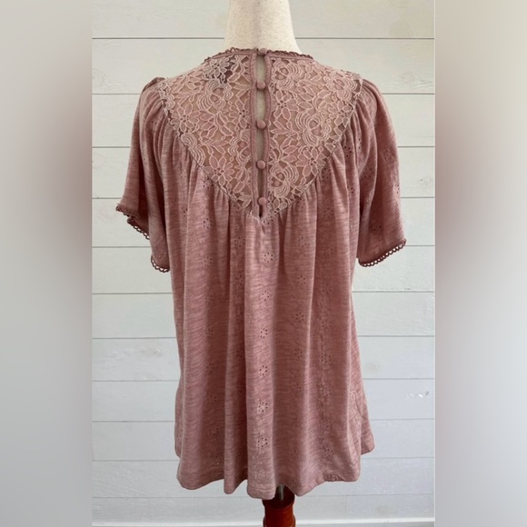 KNOX ROSE PINK TOP WITH LACE EMBROIDERY AND EYELET FLOWER PATTERN.
SIZE: SMALL - Picture 4 of 7